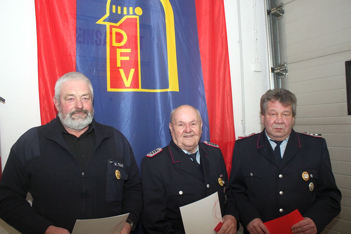 v.l.n.r. Wolfgang Thamm (50 Jahre), Gerhard Gorks (50 Jahre), Peter Swiderke (40 Jahre) Tätigkeit im Feuerlöschwesen