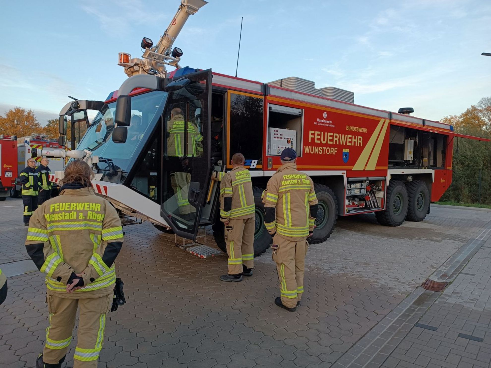 TREPPENEINSTURZ] GW-Technik der Feuerwehr Wunstorf auf